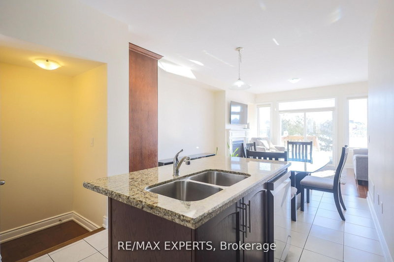 27 Hogan Manor Brampton,ON L7A 4V3 — Photo 4