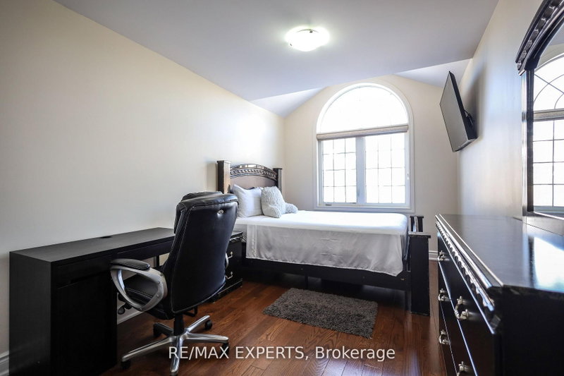 27 Hogan Manor Brampton,ON L7A 4V3 — Photo 9