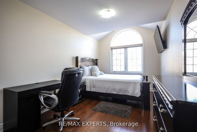 27 Hogan Manor Brampton,ON L7A 4V3 — Photo 9