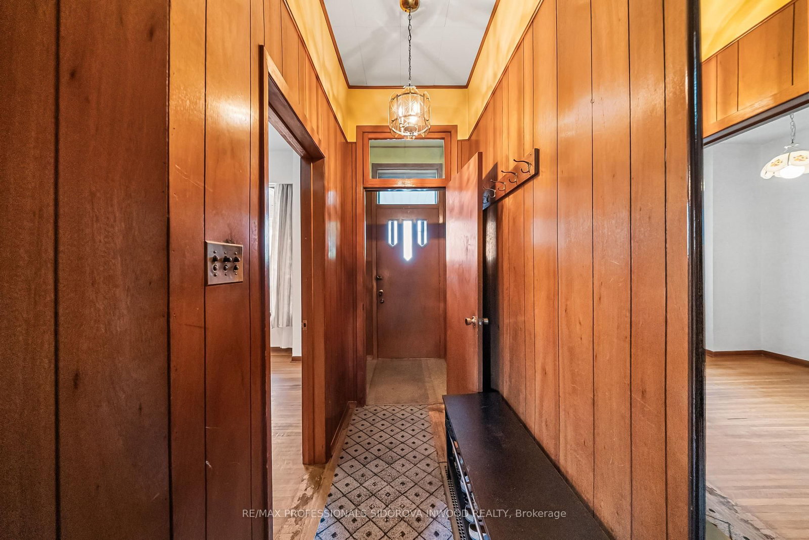 44 Golden Avenue • Toronto, ON photo 3