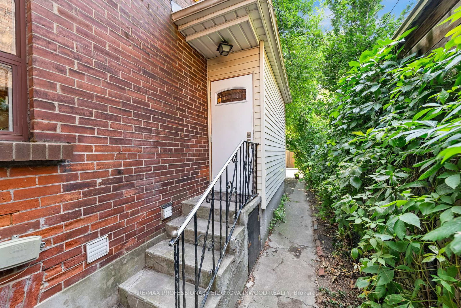 44 Golden Avenue • Toronto, ON photo 34