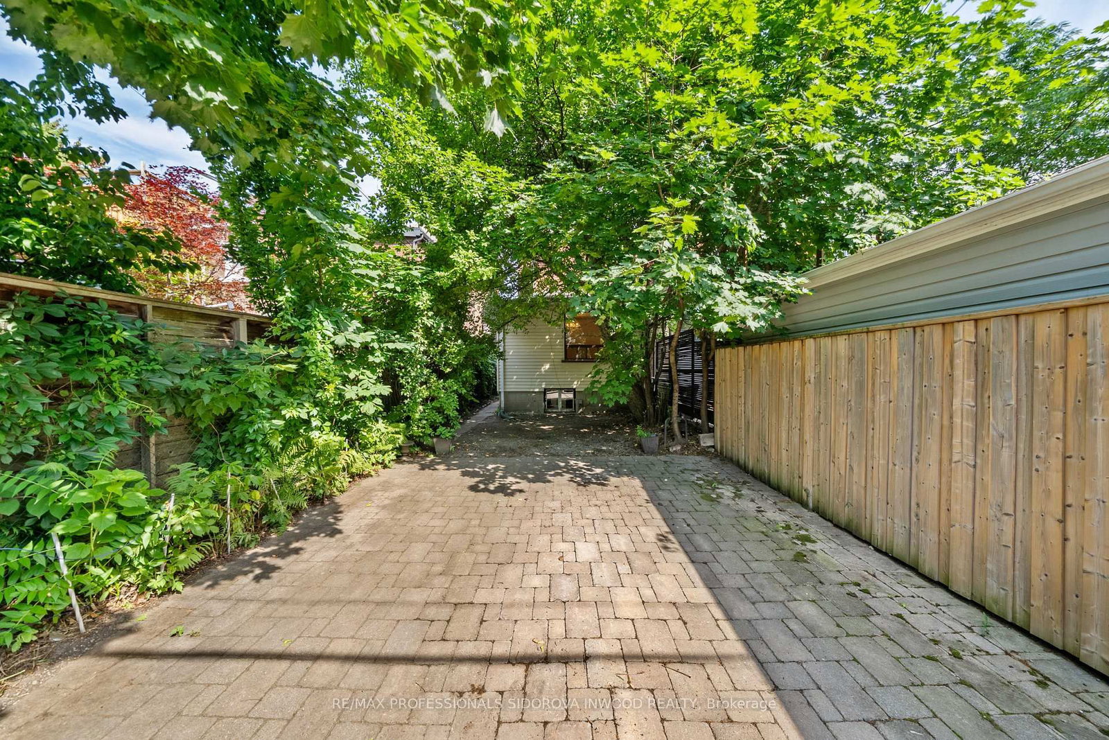 44 Golden Avenue • Toronto, ON photo 36