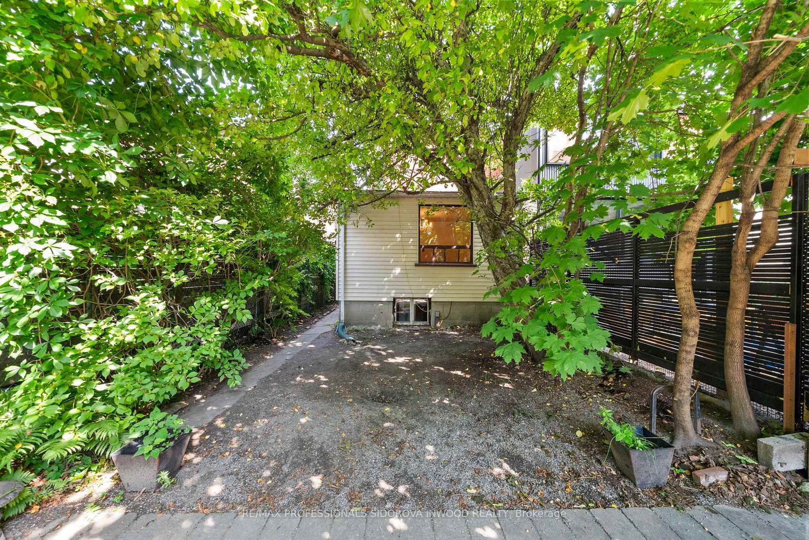 44 Golden Avenue • Toronto, ON photo 37