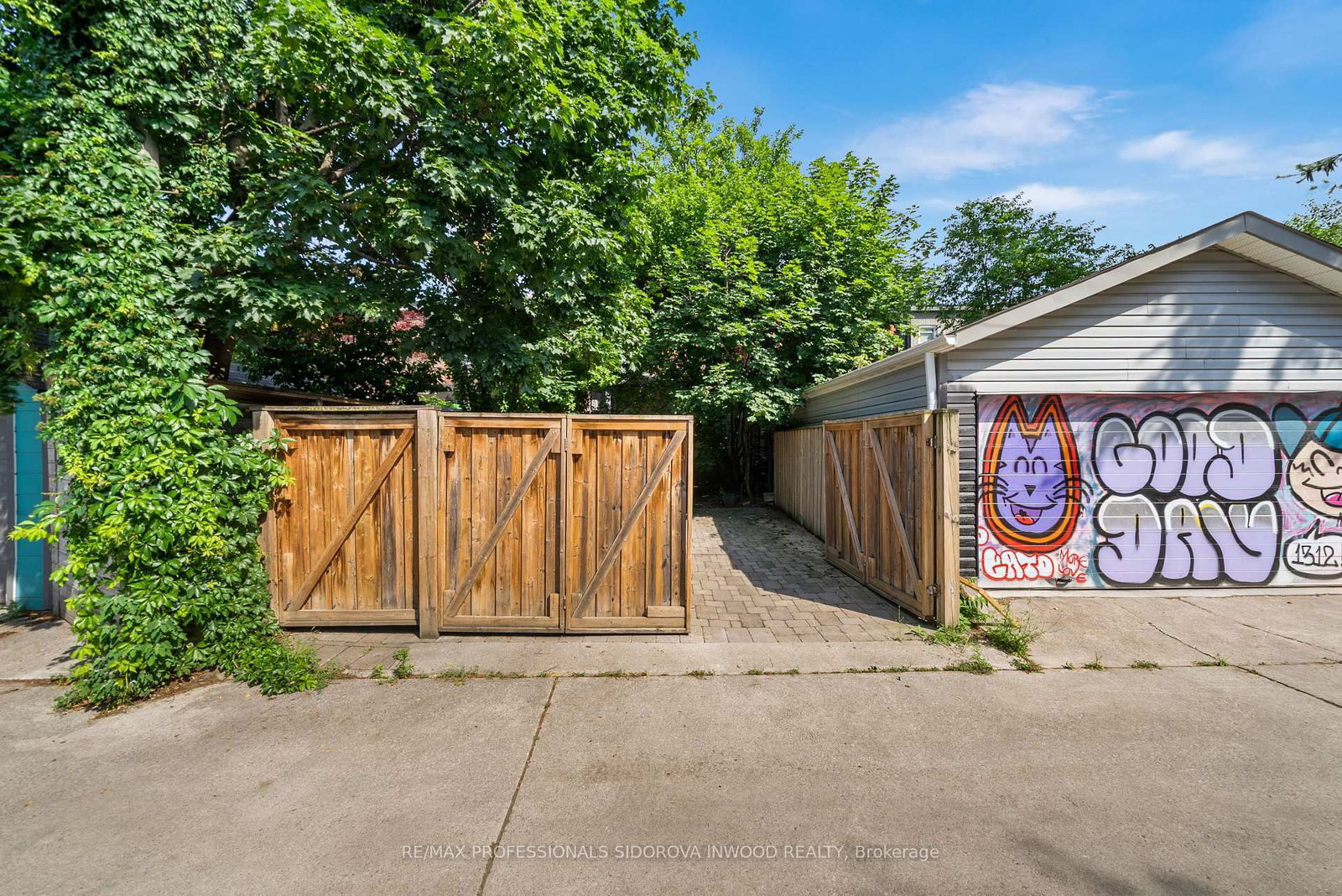 44 Golden Avenue • Toronto, ON photo 39