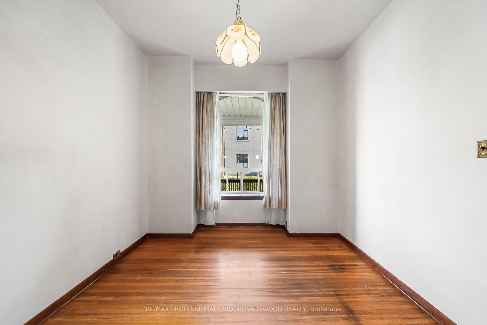 44 Golden Avenue • Toronto, ON photo 4
