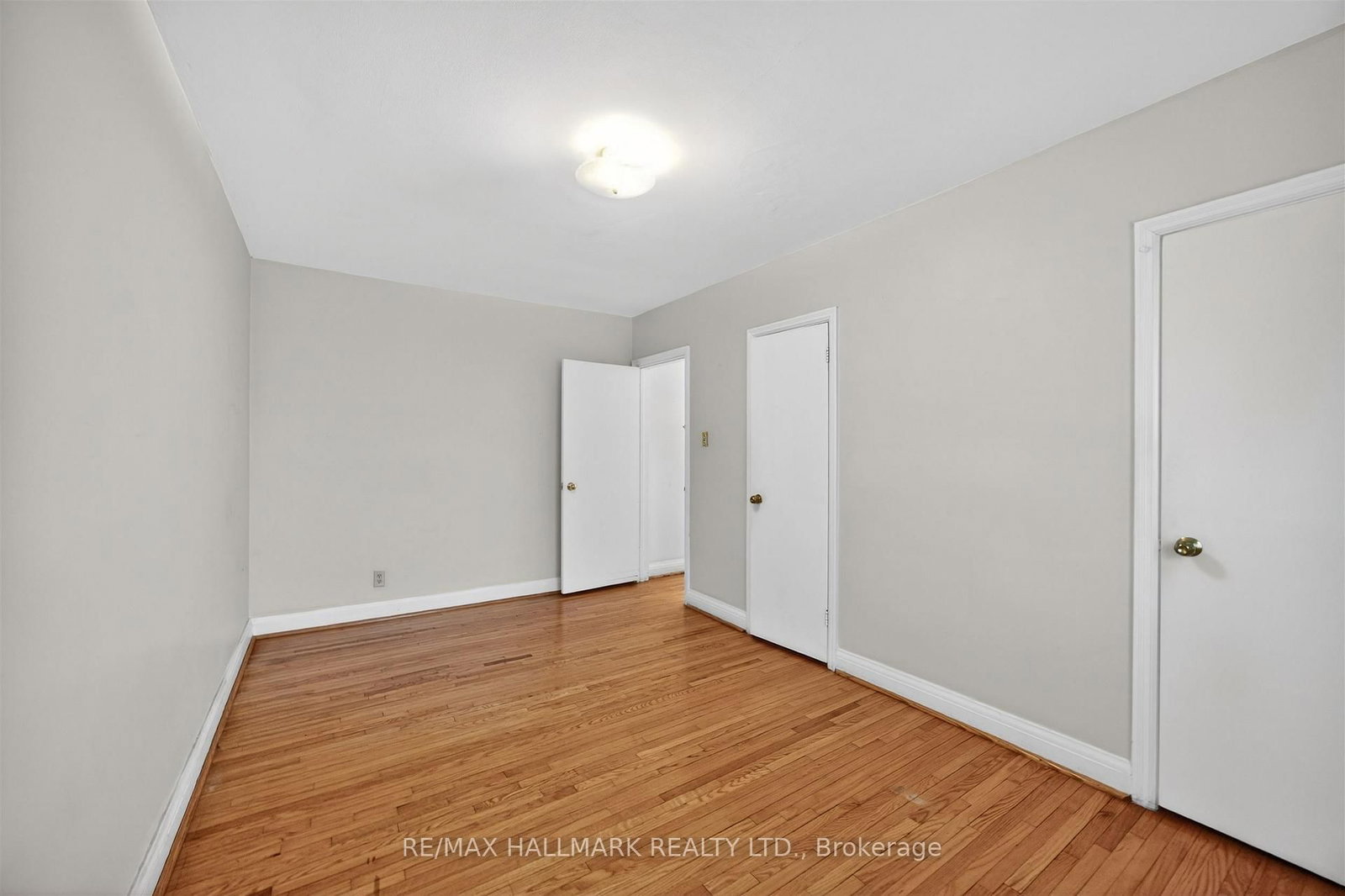 50 Dorking Crescent • Toronto, ON photo 18