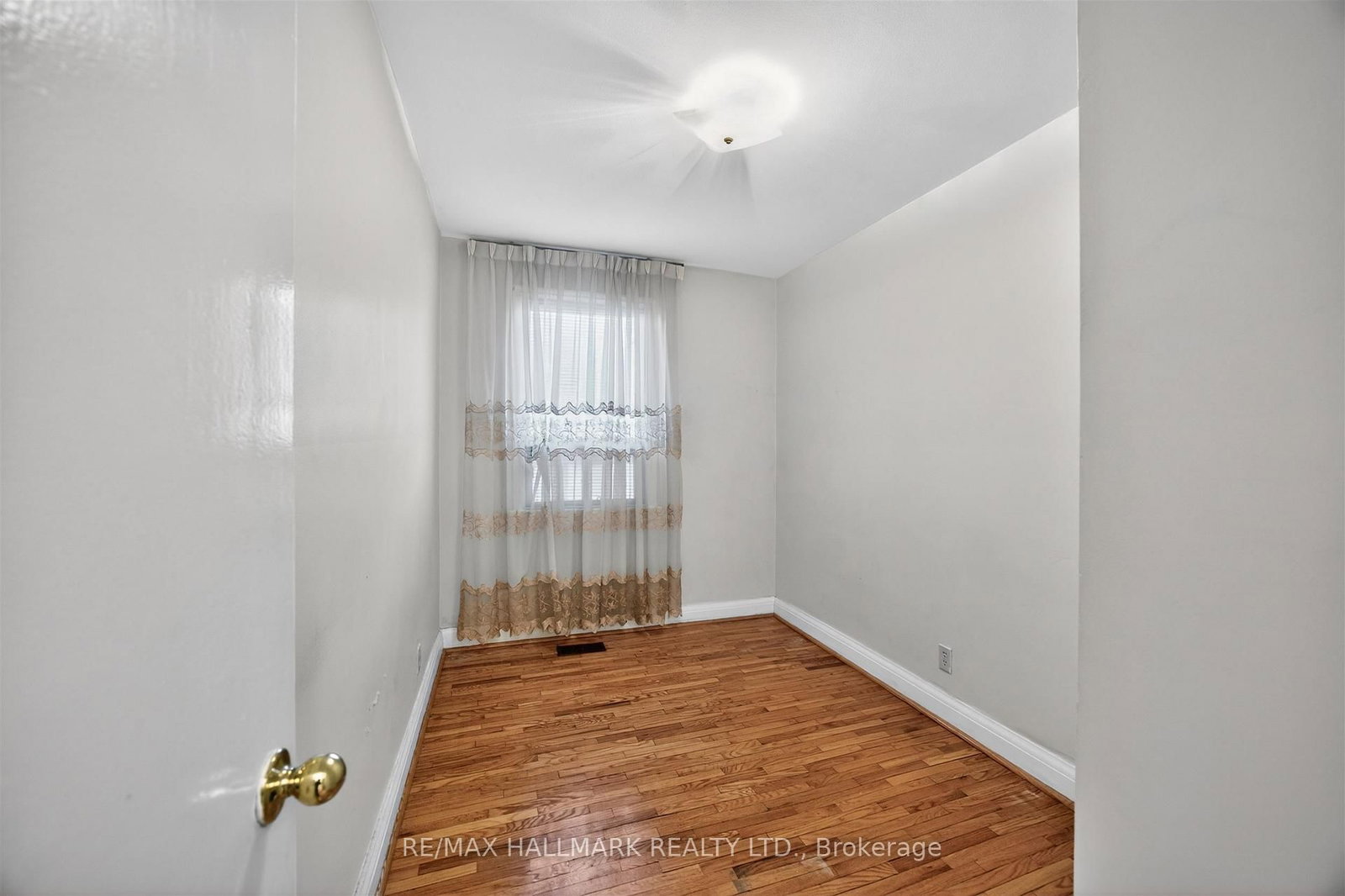 50 Dorking Crescent • Toronto, ON photo 22
