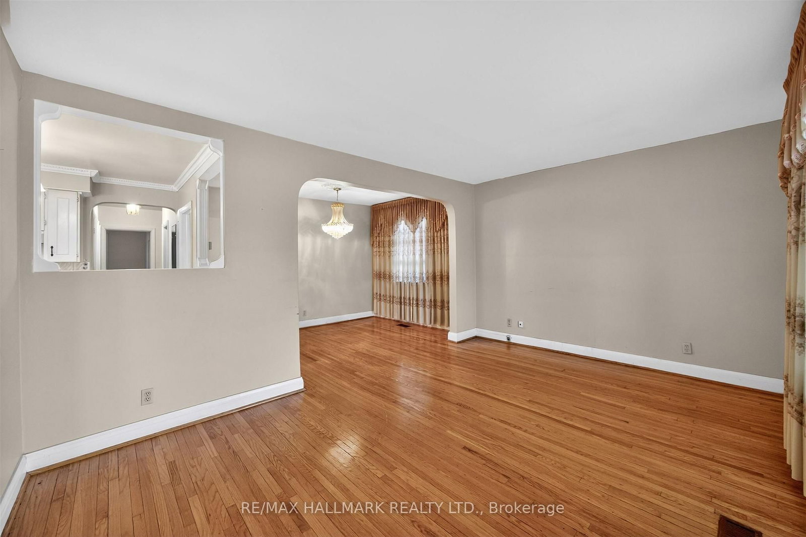 50 Dorking Crescent • Toronto, ON photo 9