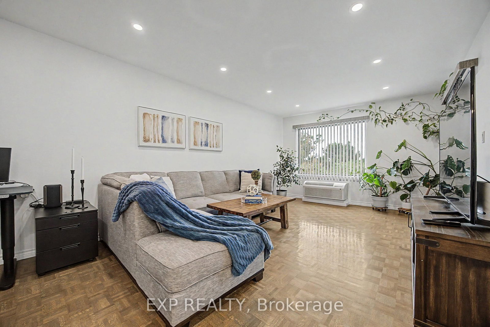 Townhouse for sale at 501-1000 Cedarglen Gate, Mississauga, Ontario, L5C 3Z5 - Erindale - MLS: W13754276
