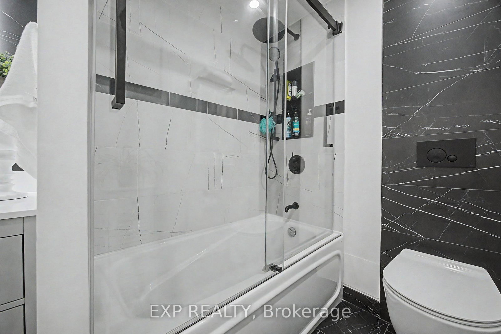 Townhouse for sale at 501-1000 Cedarglen Gate, Mississauga, Ontario, L5C 3Z5 - Erindale - MLS: W13754276