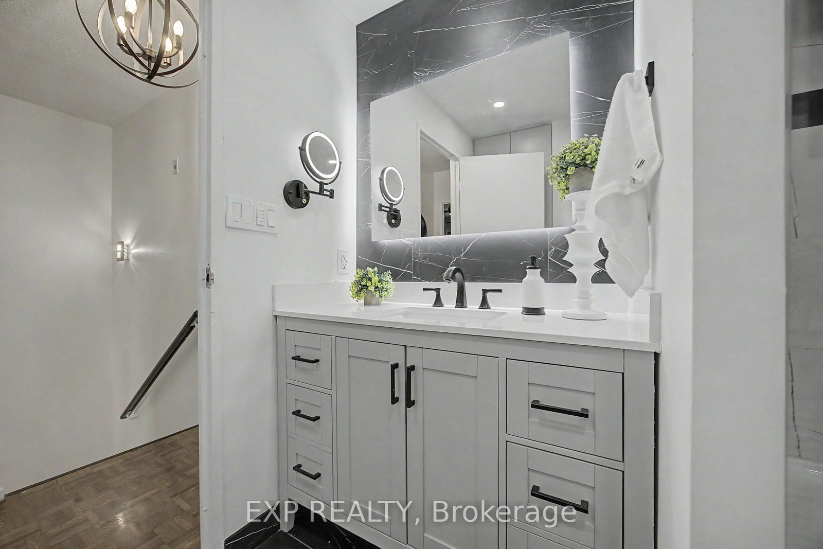 Townhouse for sale at 501-1000 Cedarglen Gate, Mississauga, Ontario, L5C 3Z5 - Erindale - MLS: W13754276