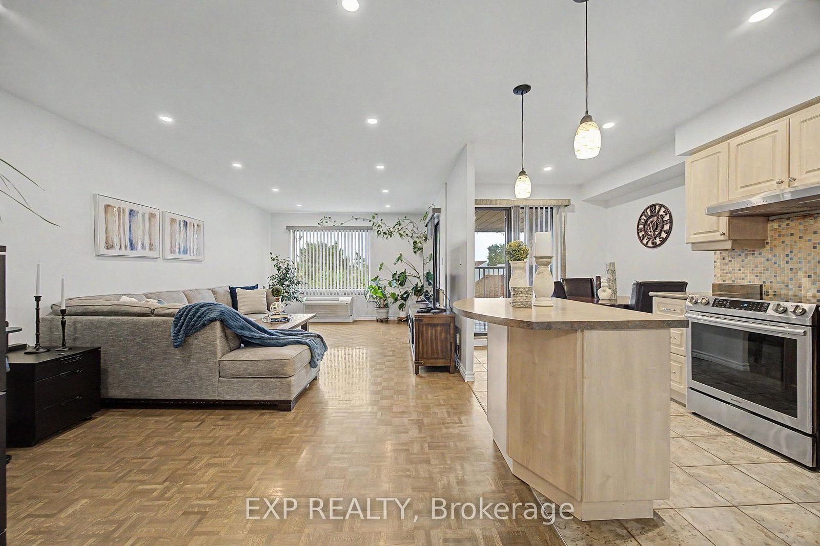Townhouse for sale at 501-1000 Cedarglen Gate, Mississauga, Ontario, L5C 3Z5 - Erindale - MLS: W13754276