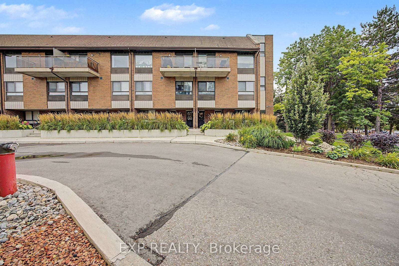 Townhouse for sale at 501-1000 Cedarglen Gate, Mississauga, Ontario, L5C 3Z5 - Erindale - MLS: W13754276
