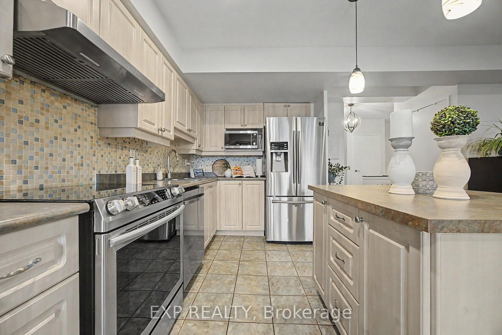 Townhouse for sale at 501-1000 Cedarglen Gate, Mississauga, Ontario, L5C 3Z5 - Erindale - MLS: W13754276