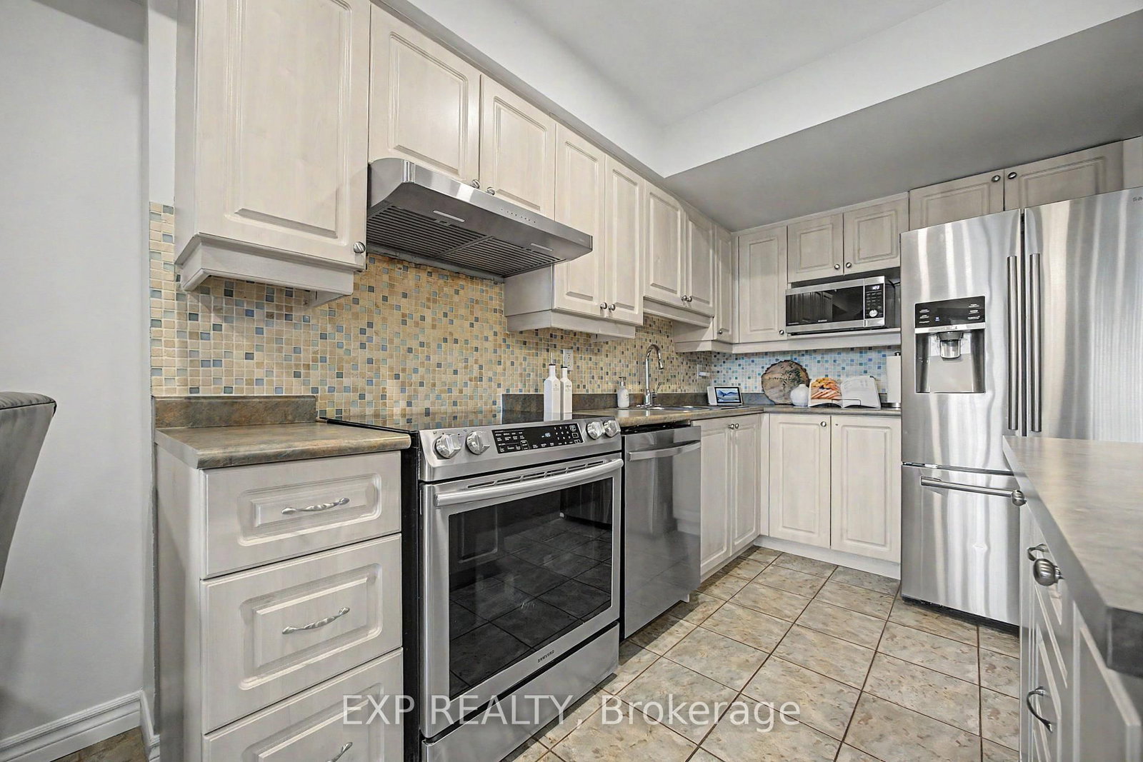 Townhouse for sale at 501-1000 Cedarglen Gate, Mississauga, Ontario, L5C 3Z5 - Erindale - MLS: W13754276