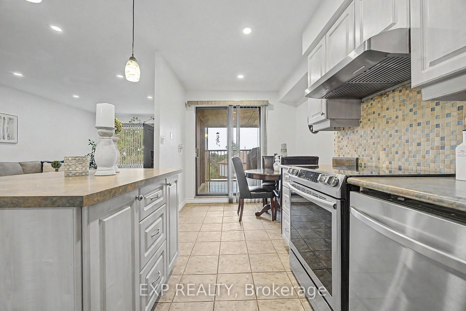 Townhouse for sale at 501-1000 Cedarglen Gate, Mississauga, Ontario, L5C 3Z5 - Erindale - MLS: W13754276