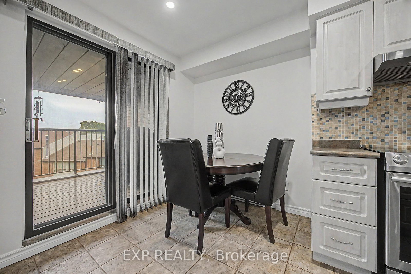 Townhouse for sale at 501-1000 Cedarglen Gate, Mississauga, Ontario, L5C 3Z5 - Erindale - MLS: W13754276