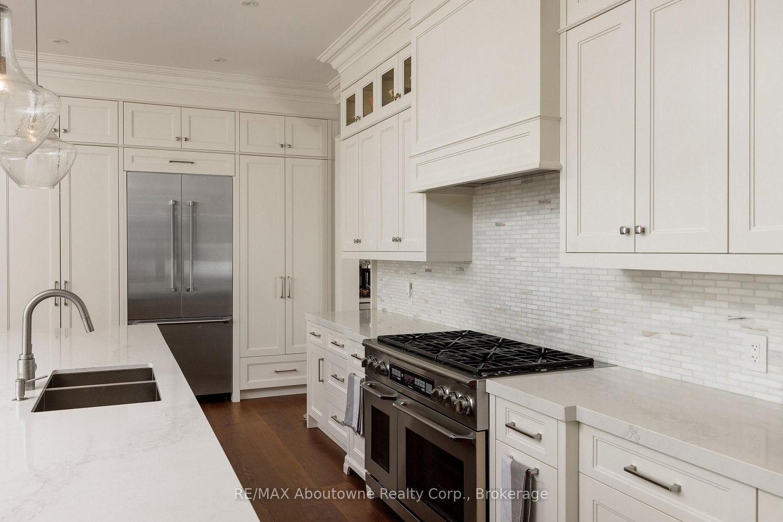 456 Lakeshore Road W • Oakville, ON photo 10