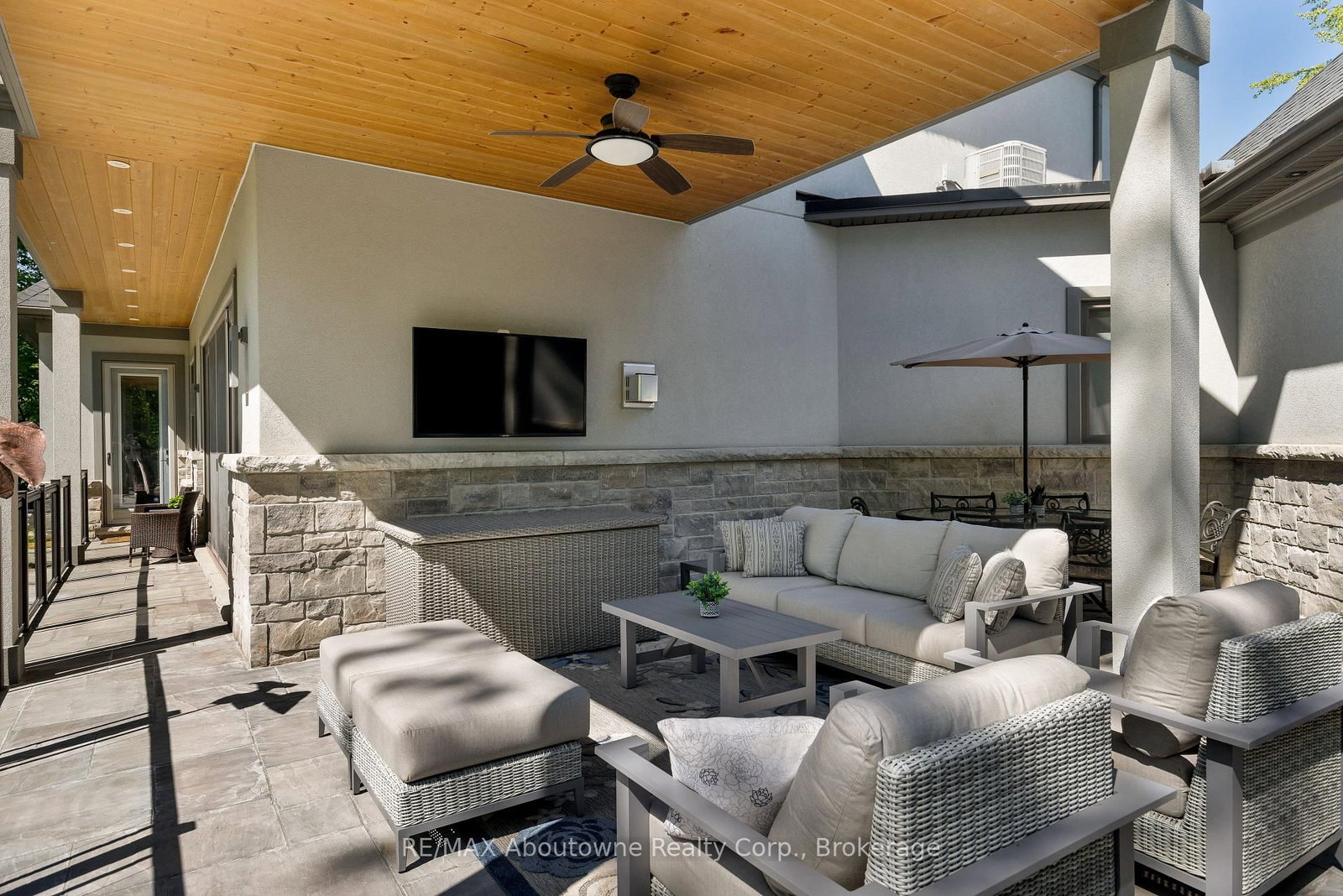 456 Lakeshore Road W • Oakville, ON photo 17