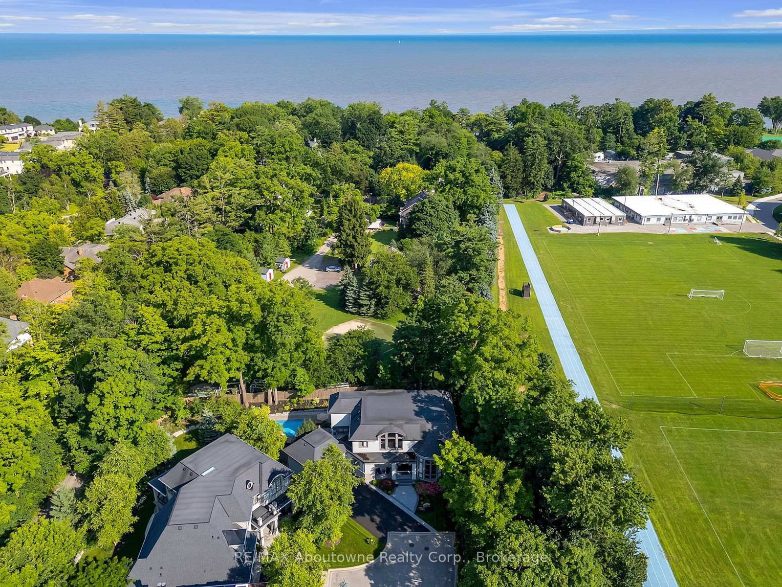 456 Lakeshore Road W • Oakville, ON photo 2