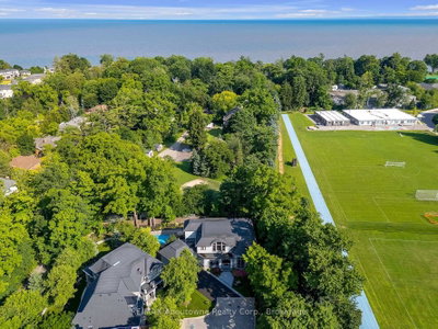 456 Lakeshore Road W • Oakville, ON photo 2