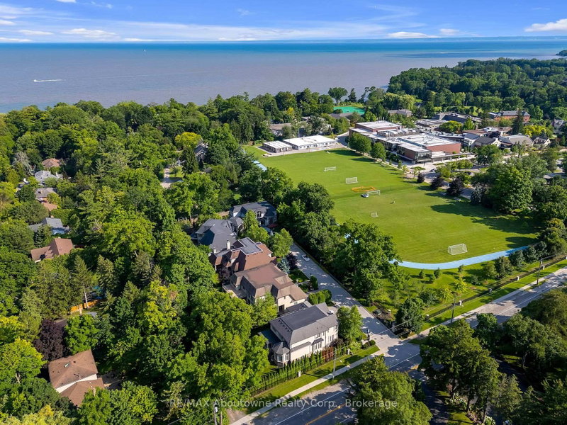 456 Lakeshore Road W