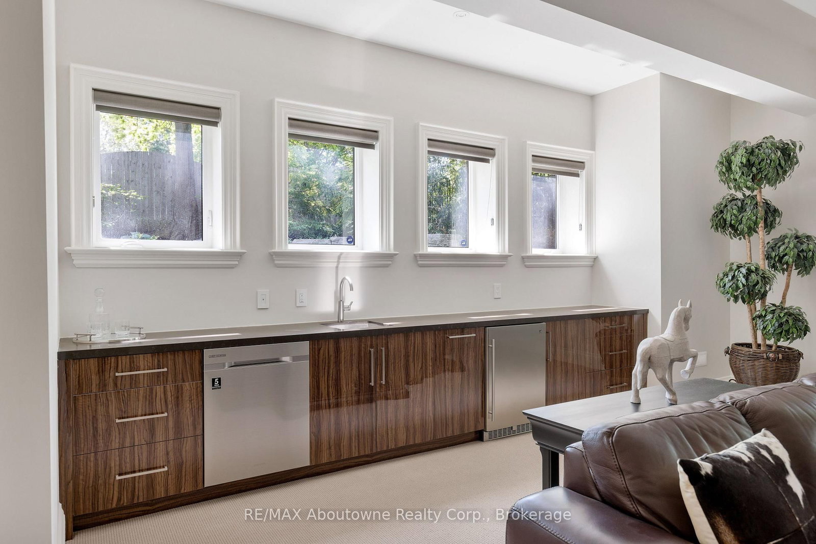 456 Lakeshore Road W • Oakville, ON photo 38