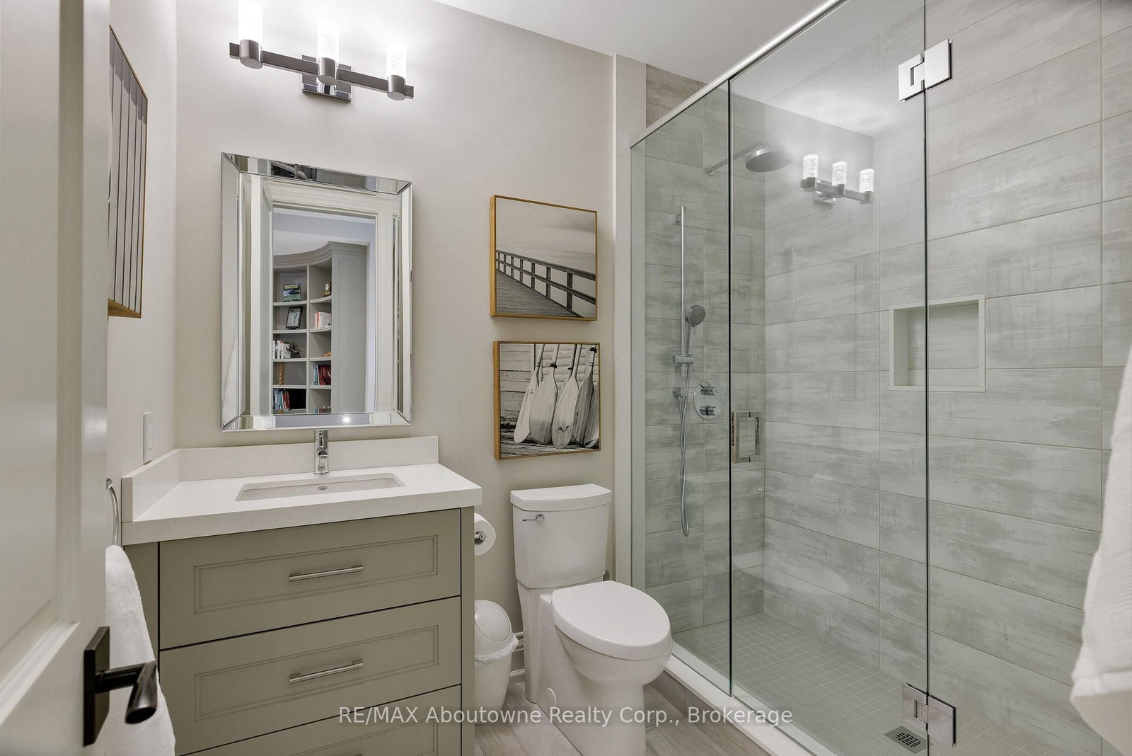 456 Lakeshore Road W • Oakville, ON photo 42