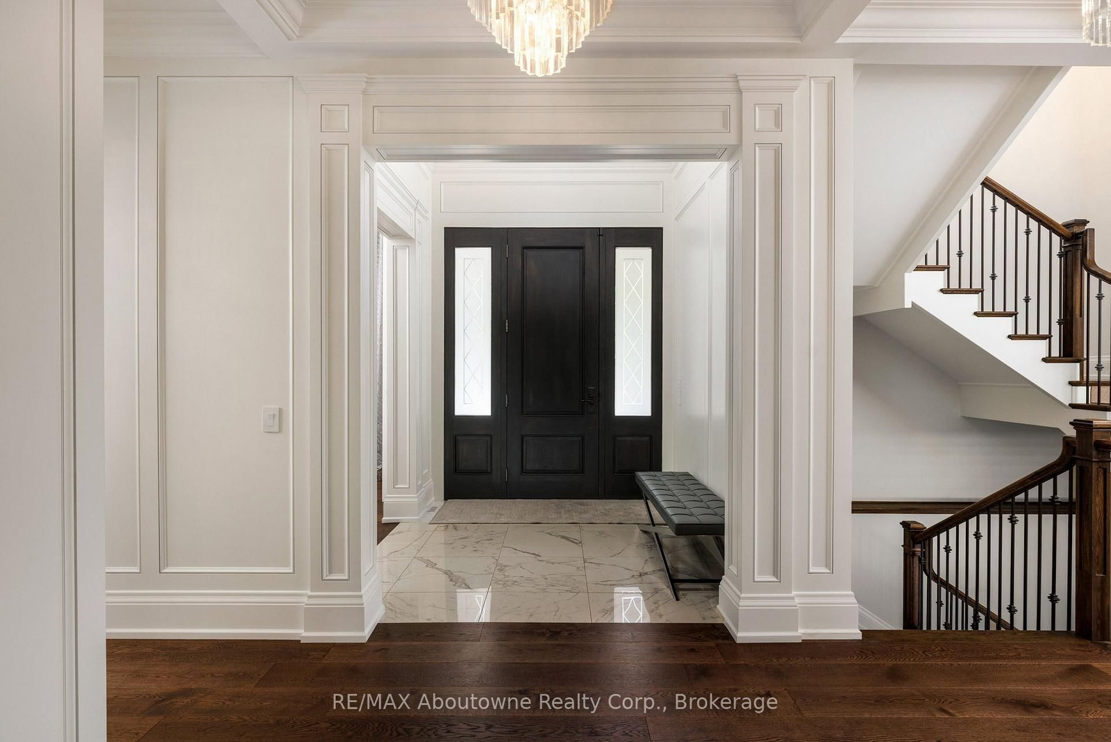 456 Lakeshore Road W • Oakville, ON photo 6