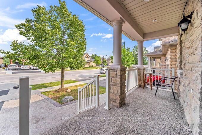14 Bonnie Braes Drive • Brampton, ON photo 4