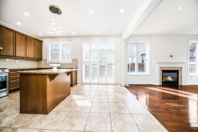 14 Bonnie Braes Drive • Brampton, ON photo 8