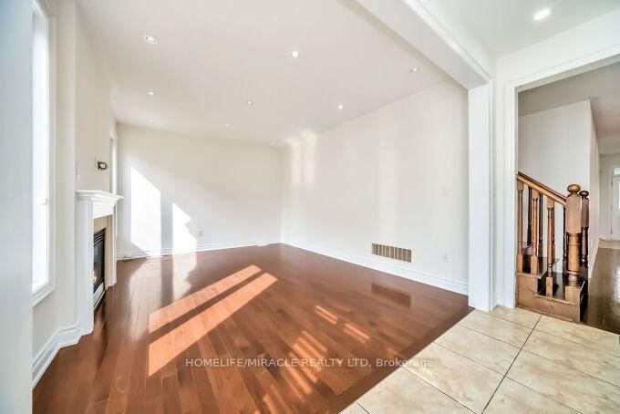 14 Bonnie Braes Drive • Brampton, ON photo 9