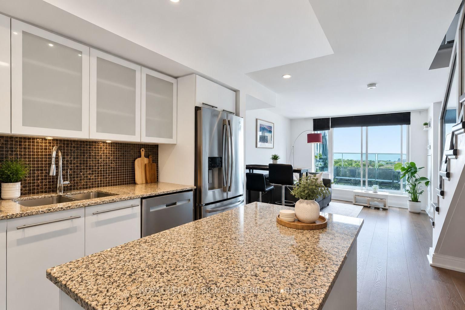 1040 The Queensway • #917 • Toronto, ON photo 2