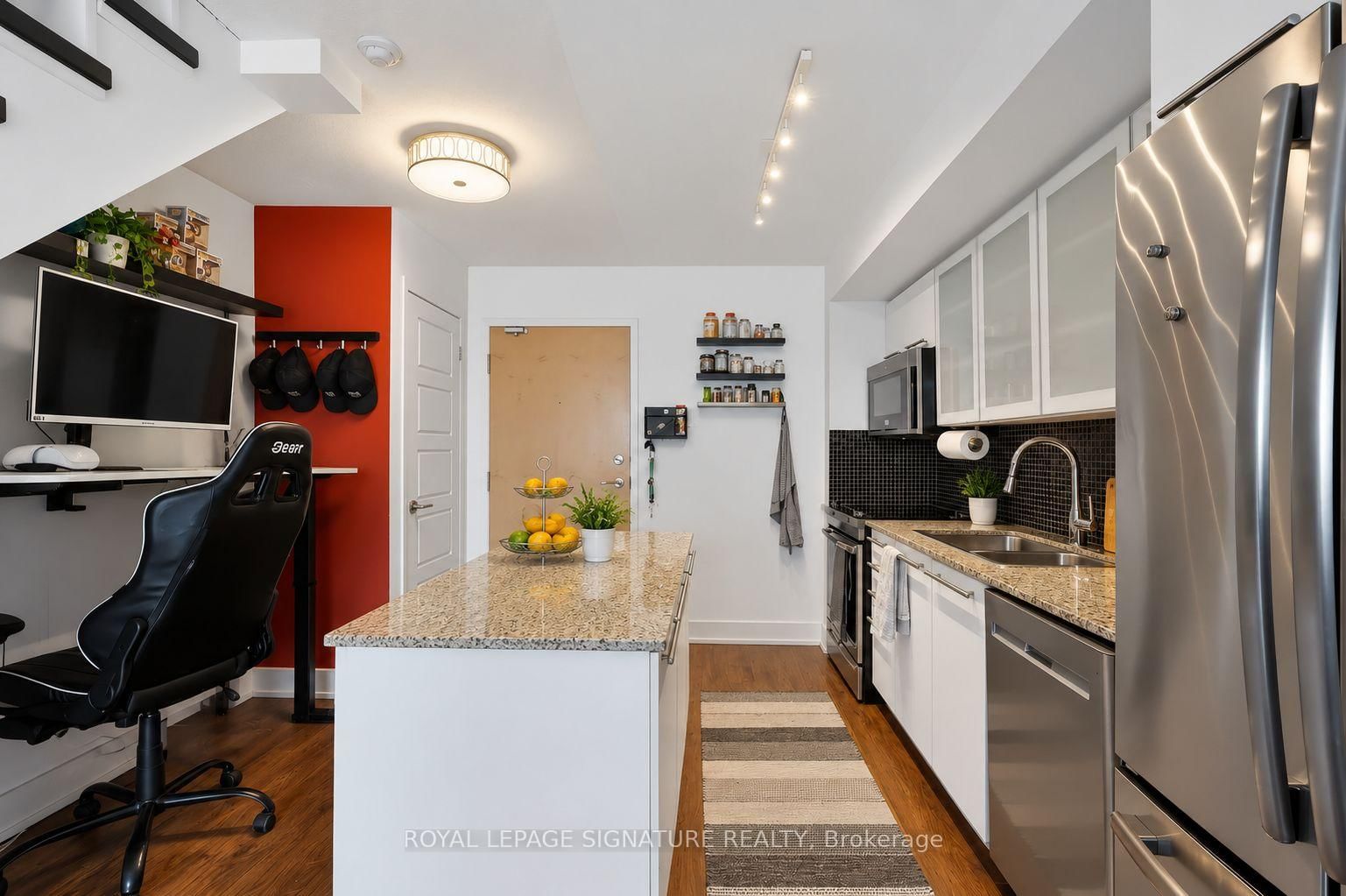1040 The Queensway • #917 • Toronto, ON photo 3