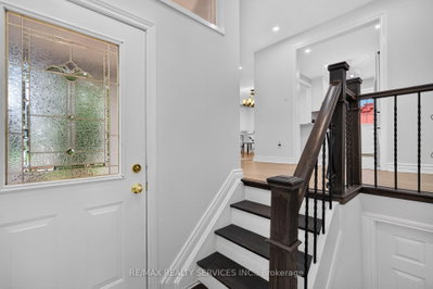 8 Leneck Avenue • Brampton, ON photo 5