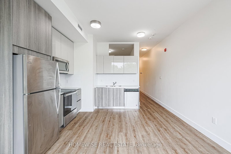 304 - 3020 Dundas Street W
