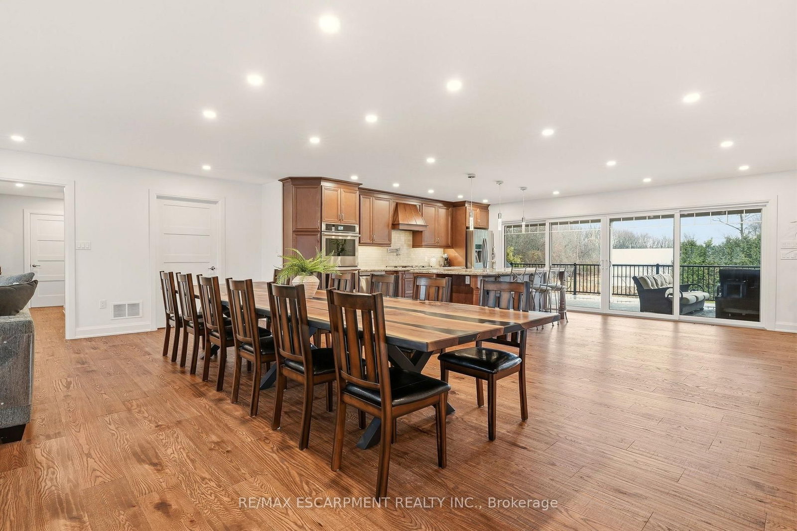 1354 No 1 Side Road • Burlington, ON photo 11