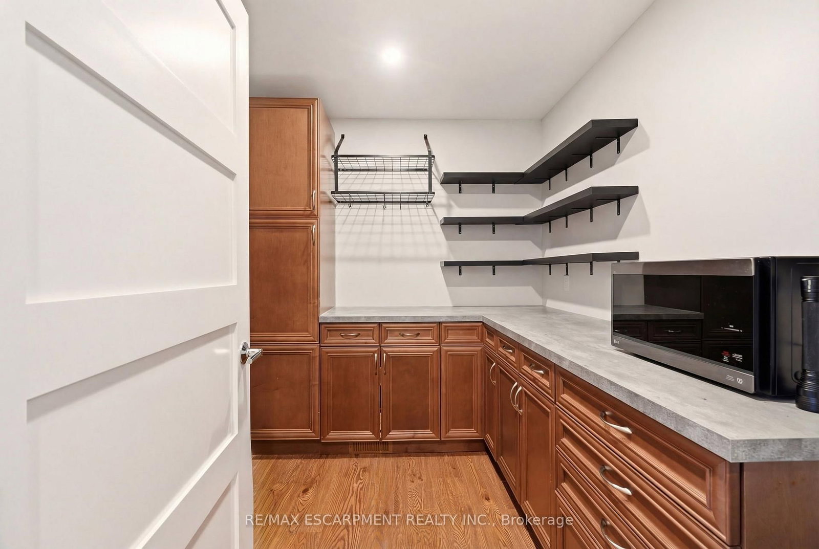 1354 No 1 Side Road • Burlington, ON photo 16