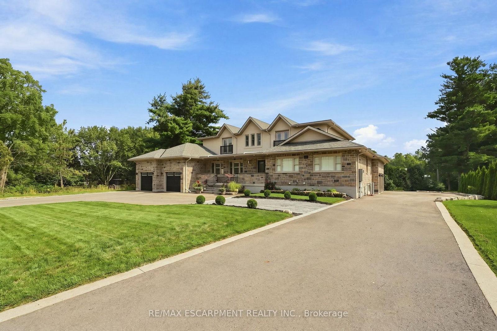 1354 No 1 Side Road • Burlington, ON photo 3