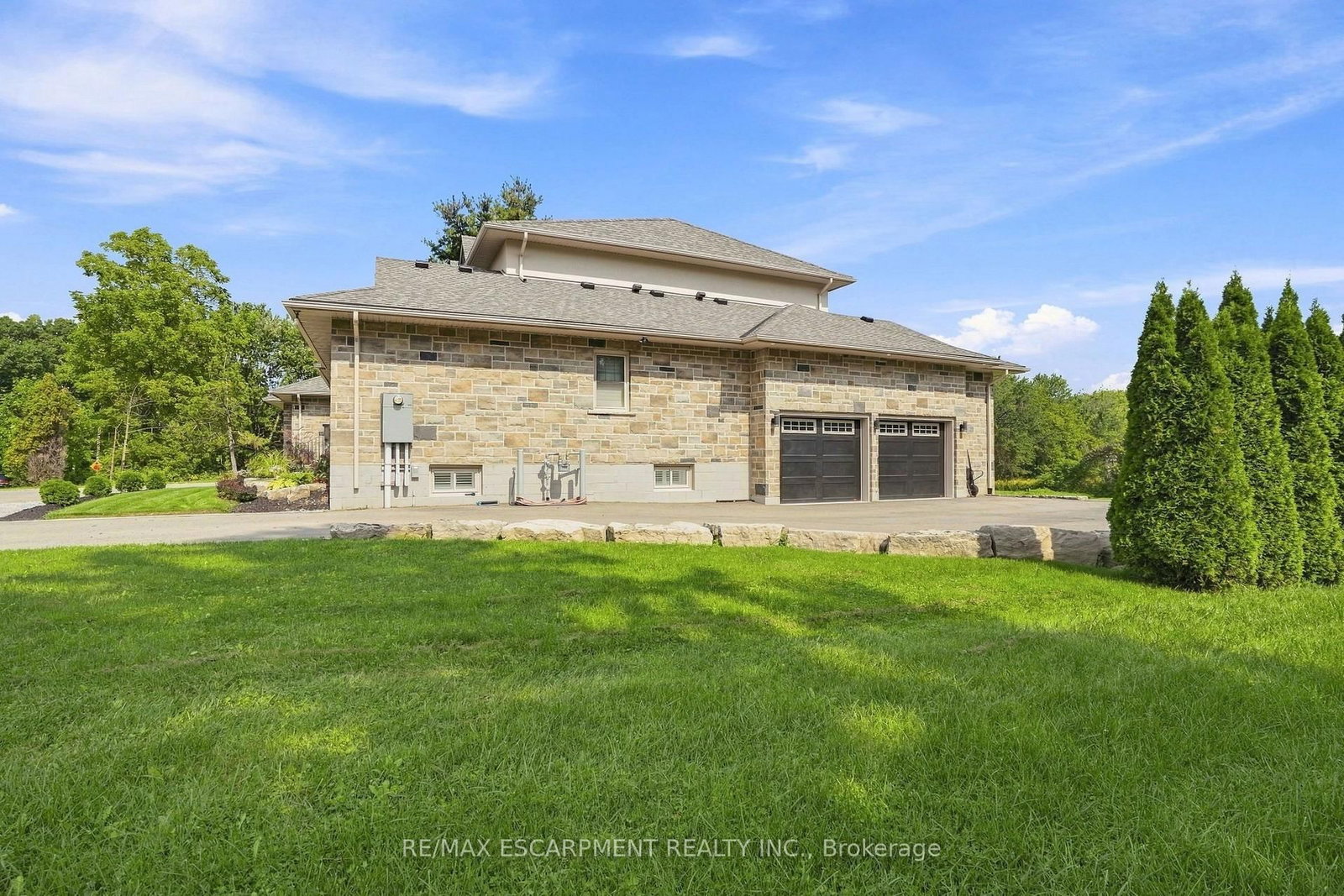 1354 No 1 Side Road • Burlington, ON photo 4