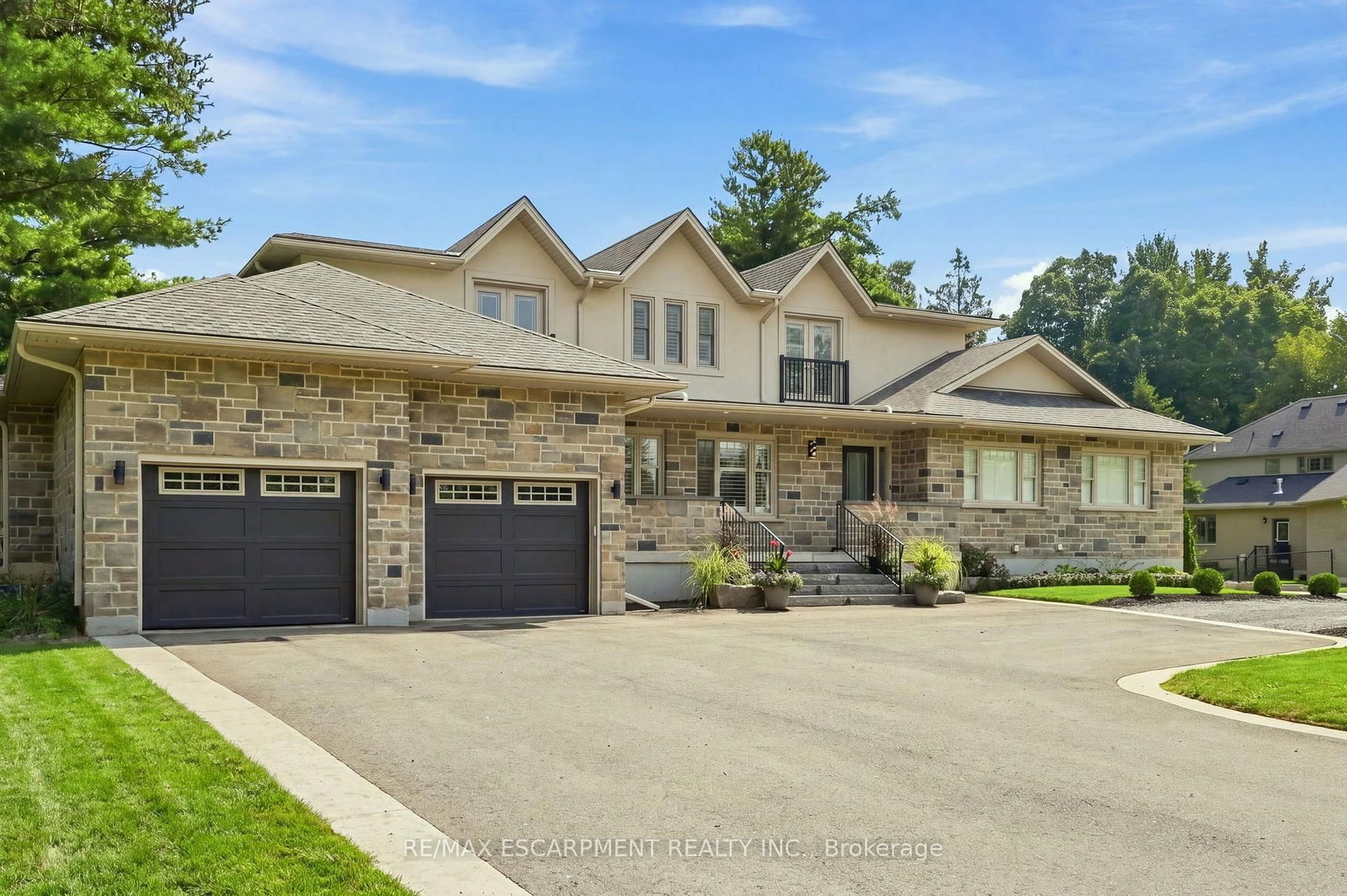 1354 No 1 Side Road • Burlington, ON photo 5
