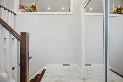3344 Chipley Crescent • Mississauga, ON photo 4