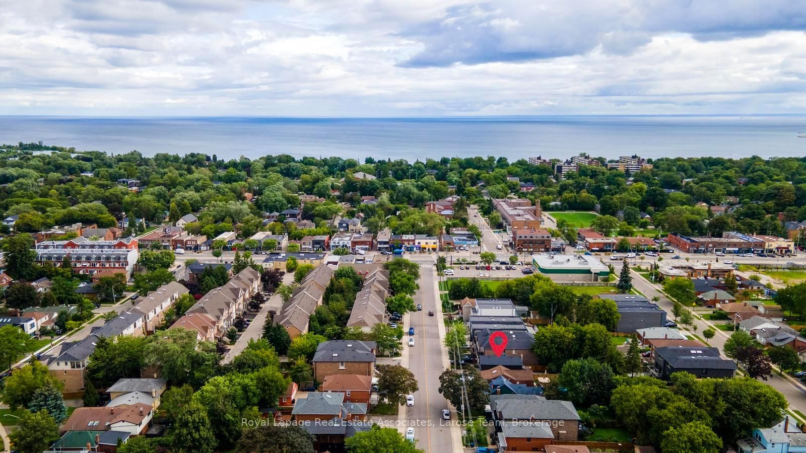 28 Thirtieth Street • Toronto, ON photo 2