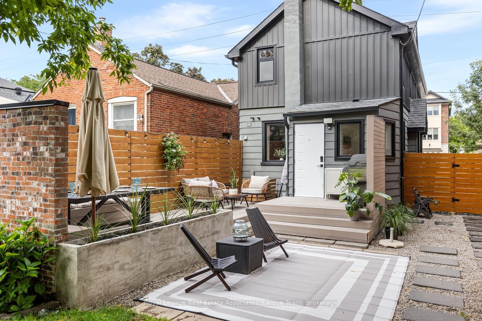 28 Thirtieth Street • Toronto, ON photo 3