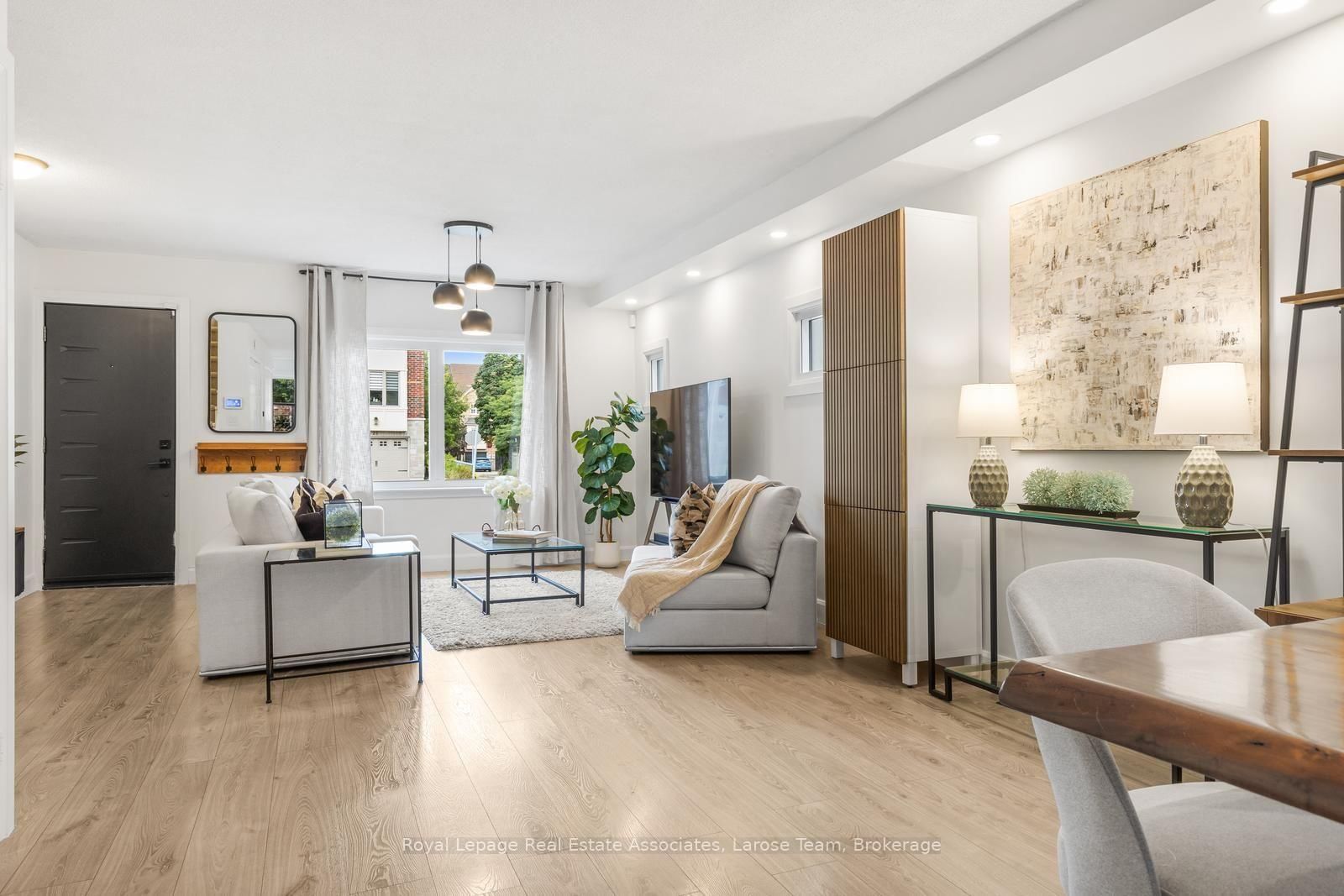 28 Thirtieth Street • Toronto, ON photo 9