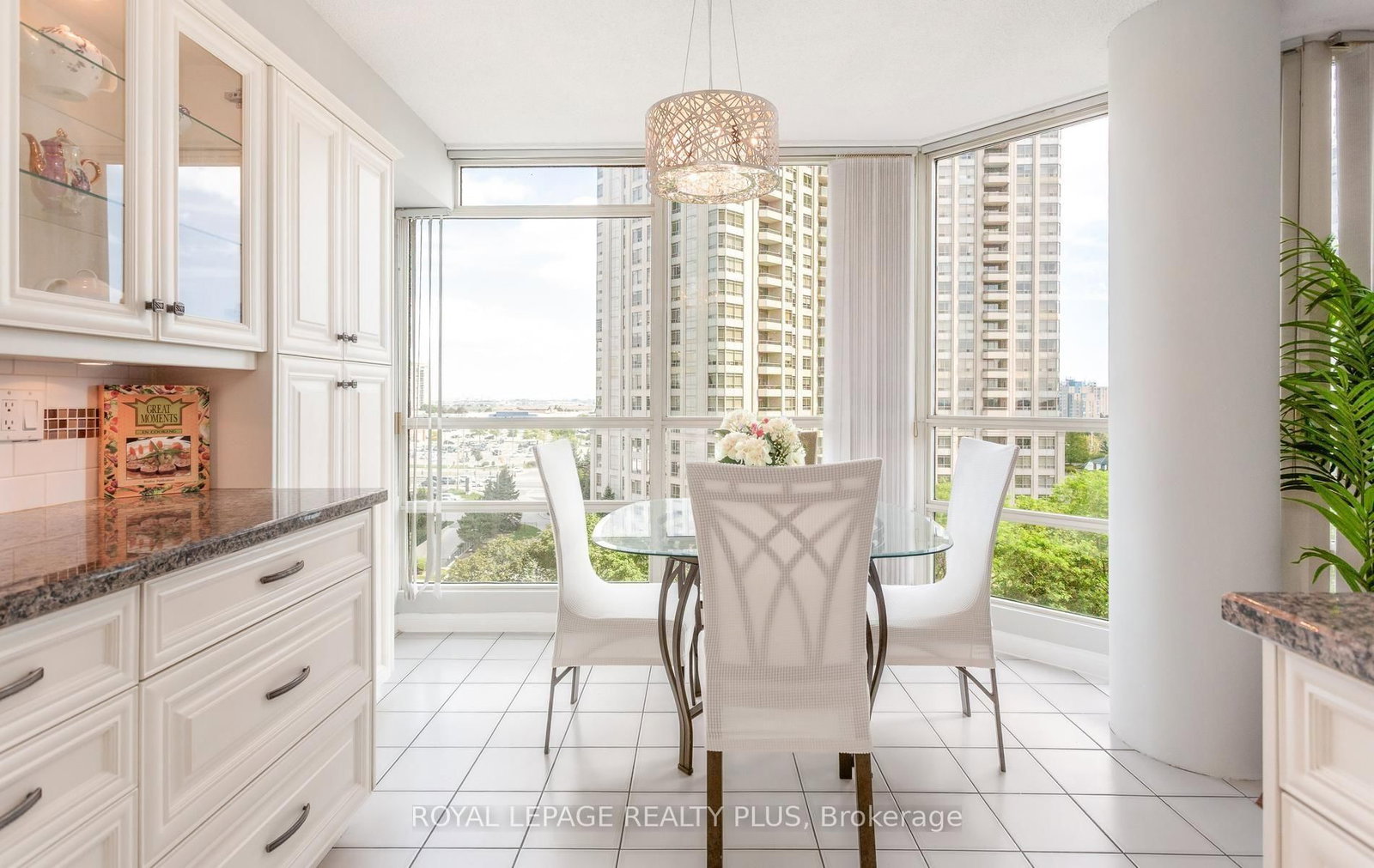 45 Kingsbridge Garden Circle • #808 • Mississauga, ON photo 11