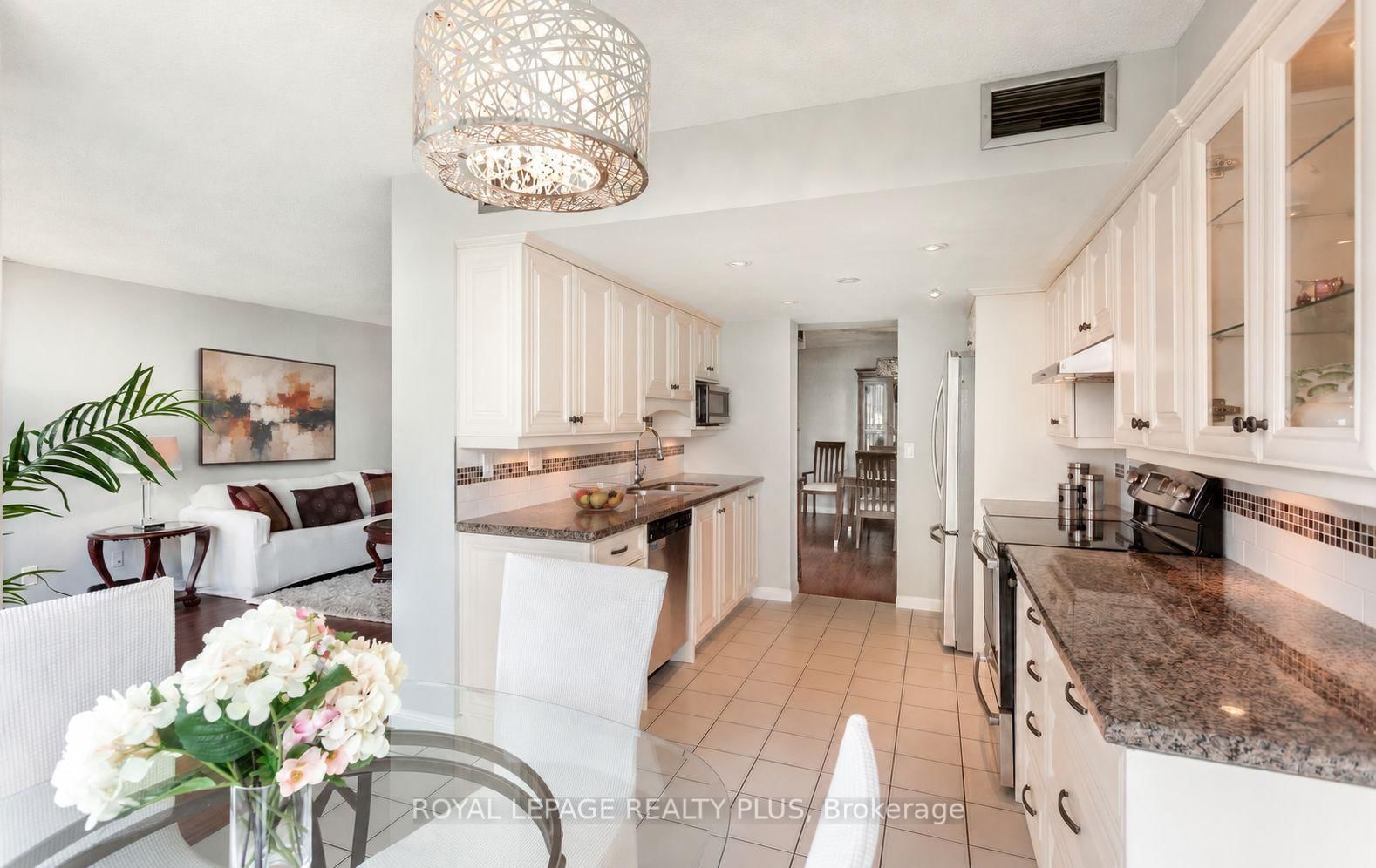 45 Kingsbridge Garden Circle • #808 • Mississauga, ON photo 12