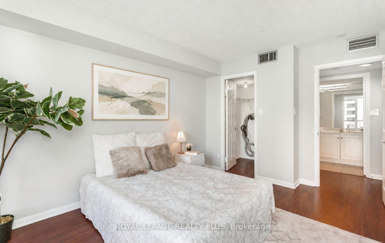 45 Kingsbridge Garden Circle • #808 • Mississauga, ON photo 26