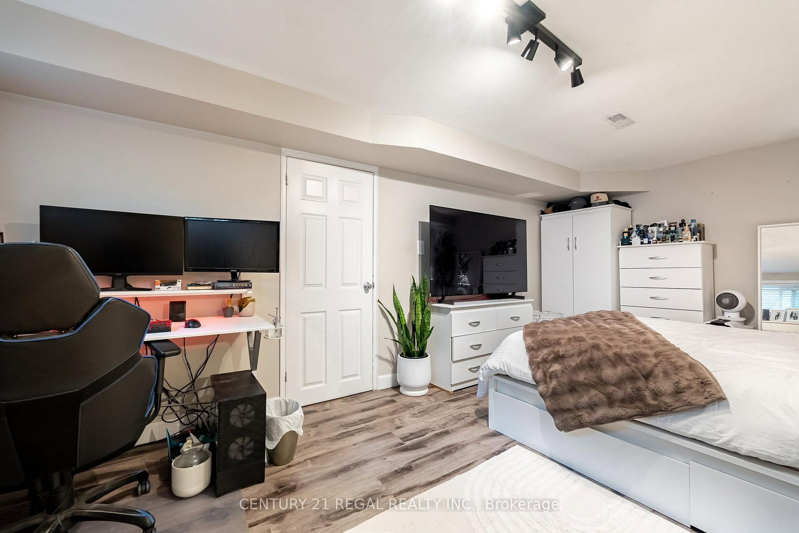 21 Burlingame Road • Toronto, ON photo 32
