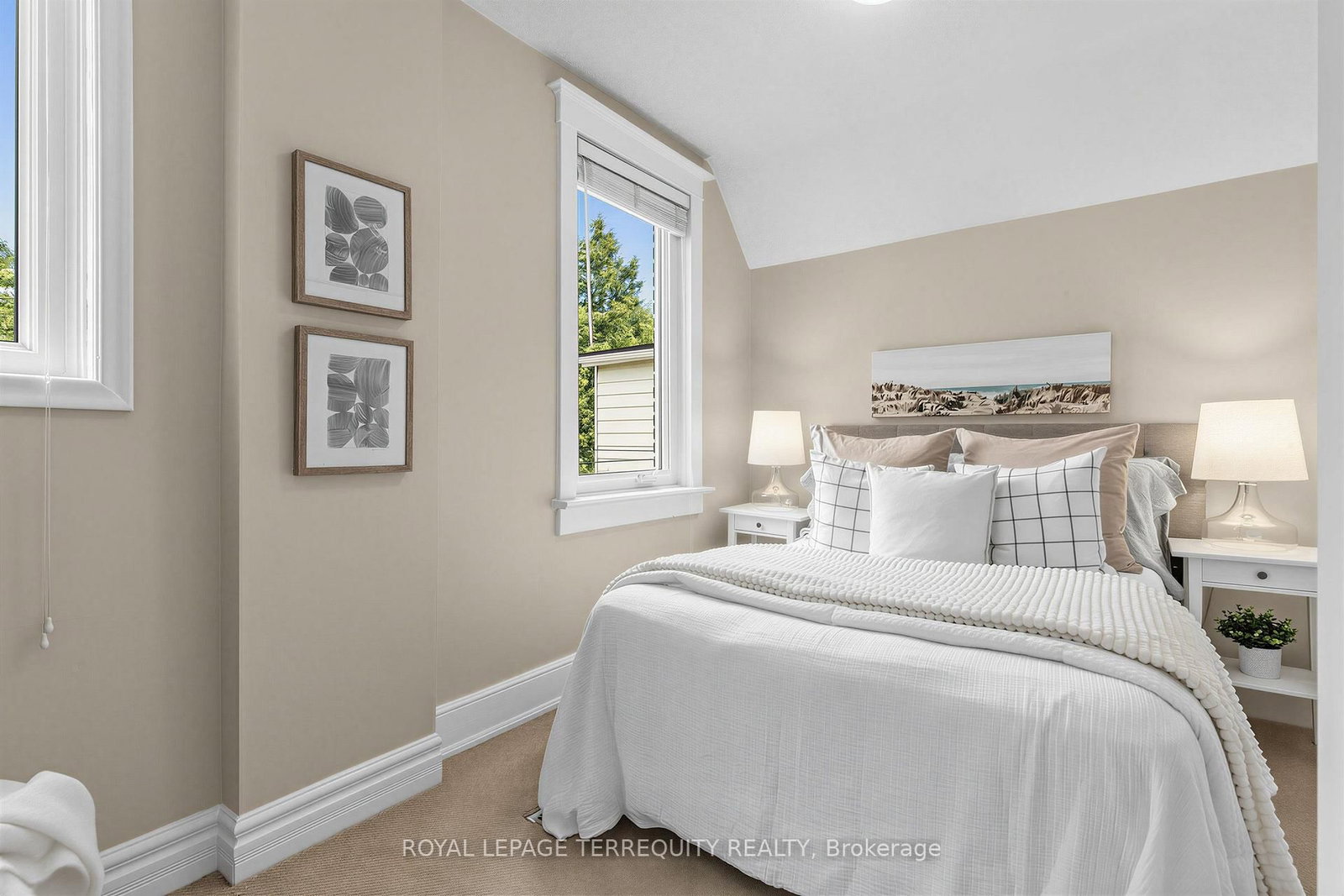 211 Blackthorn Avenue • Toronto, ON photo 16